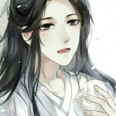 男子爬山摔倒反救了自己一命